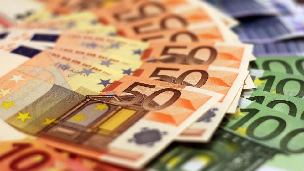 În plină criză economică, România riscă să fie penalizată cu 4 miliarde de euro. Bani europeni pierduți din cauza Guvernului