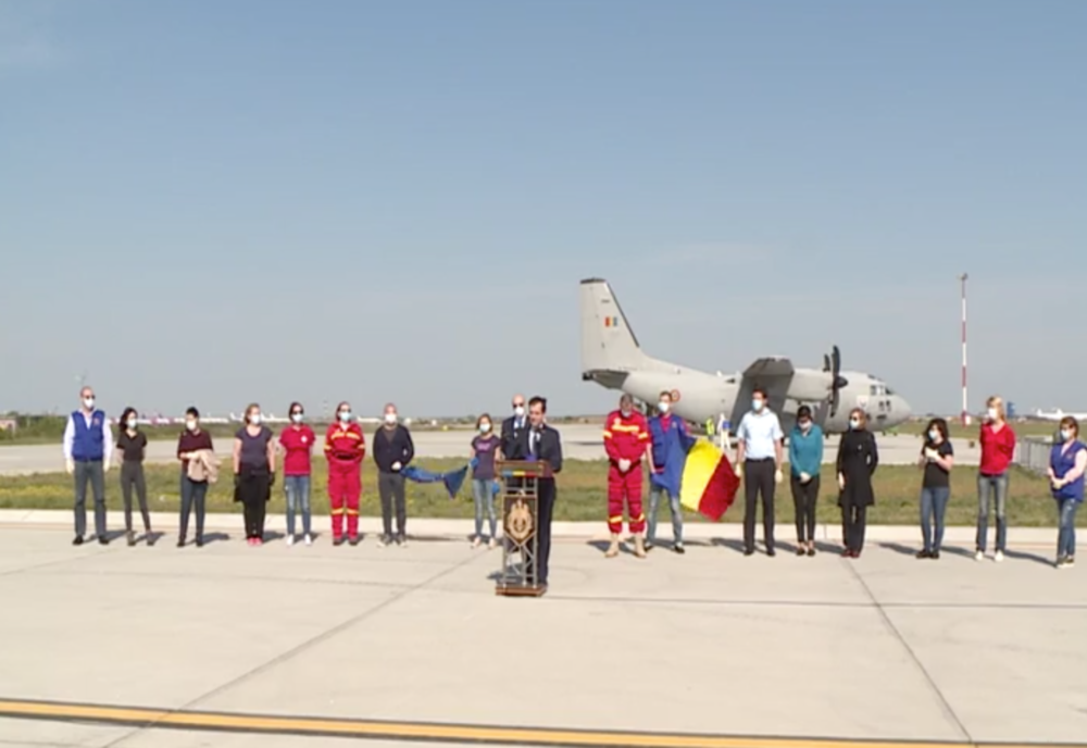 Medicii din Italia au revenit ACASĂ. Ludovic Orban i-a întâmpinat la aeroport: ”Le transmit respectul, aprecierea mea si le multumesc enorm.”
