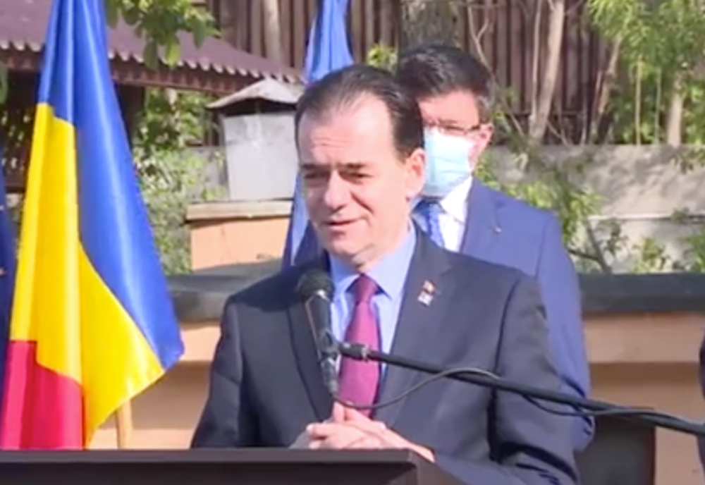 Premierul Ludovic Orban a participat, la Iaşi, la îmbarcarea echipei de medici şi asistenţi români care au plecat în misiune în Republica Moldova 