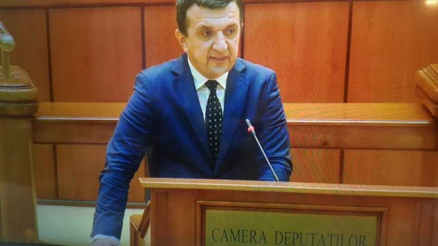 În vreme ce Guvernul liberal protejează instituțiile de cultură și sprijină concret artiștii independenți, președintele CJ Iași dorește disponibilizarea în masă a angajaților din cultura publică ieșeană!