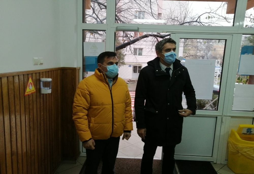  Șeful Cancelariei premierului și ministrul Dezvoltării au votat la Școala Ștefan cel Mare din Focșani