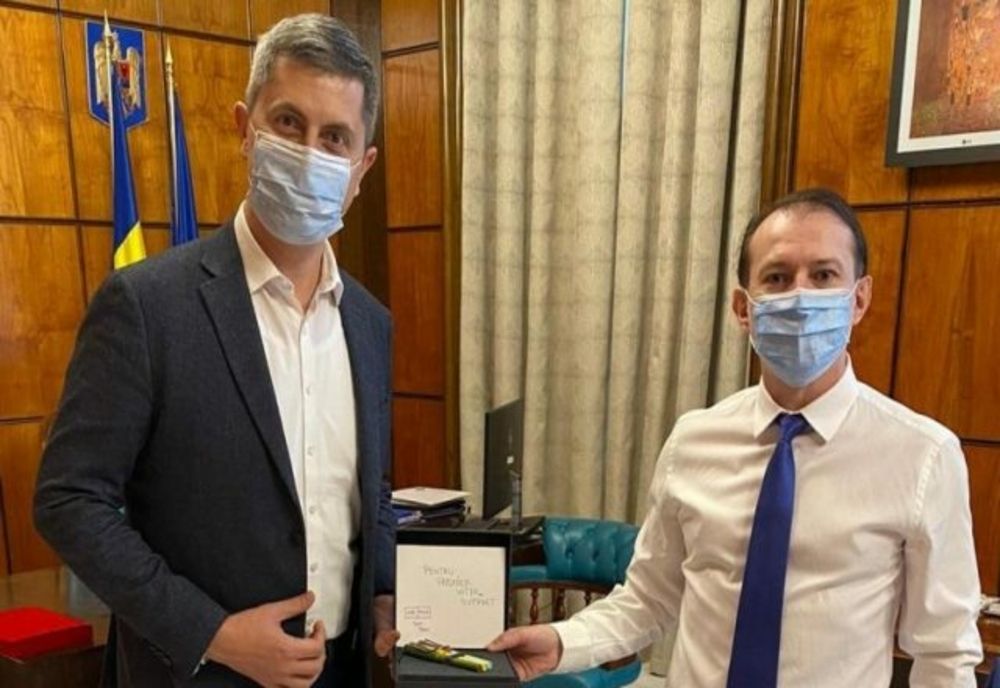 Ce cadou a primit de ziua lui, premierul Florin Cîțu, de la liderul USR PLUS, Dan Barna