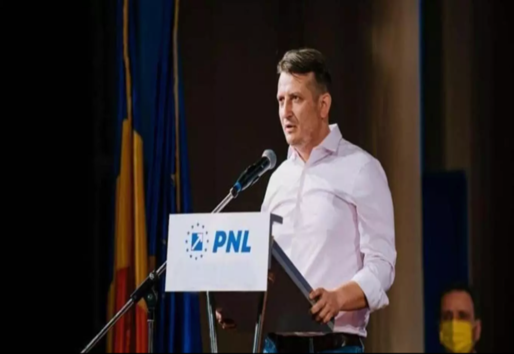 Deputatul PNL Gheorghe Pecingină anunţat mai multe amendamente pentru a elimina "suprataxarea" contractelor individuale de muncă 