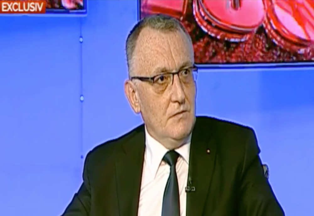 Sorin Cîmpeanu, despre moţiunea simplă: Susţin ca odată cu intrarea în vigoare a legii educaţiei, salariul profesorului debutant să fie salariul mediu pe economie