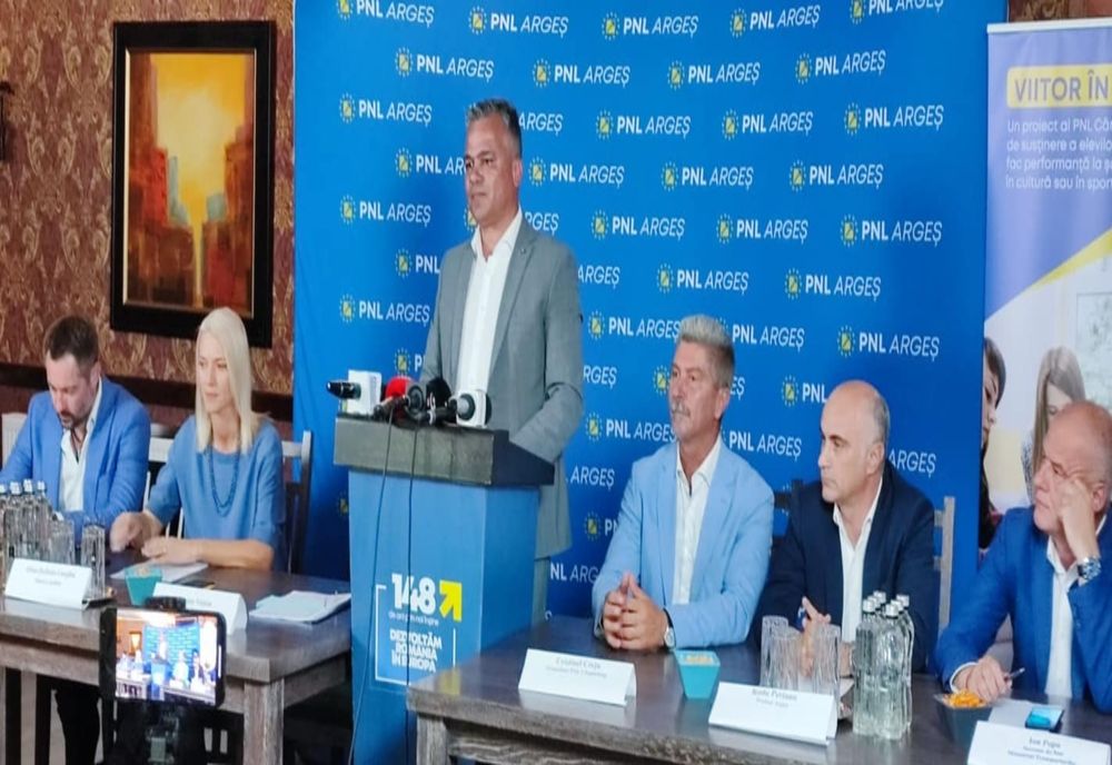  Ministrul Adrian Veștea a participat la o întâlnire cu primarii PNL din județul Argeș pentru a discuta proiectele de dezvoltare din regiune