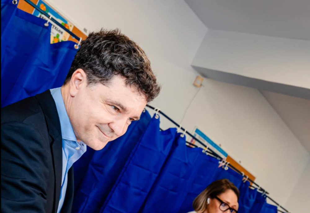 PROIECTUL PENTRU REFERENDUMUL LUI NICUȘOR DAN A FOST ADOPTAT!