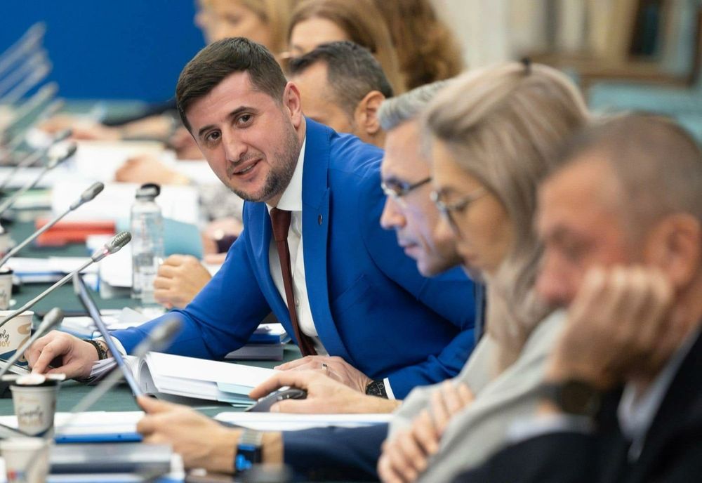 LIBERALUL LUCIAN RUSU: PLĂŢILE PENTRU PROIECTELE PNRR ŞI ”ANGHEL SALIGNY” CONTINUĂ, ”ÎN CIUDA TEMERILOR ŞI ZVONURILOR ALARMISTE PROPAGATE ÎN SPAŢIUL PUBLIC”