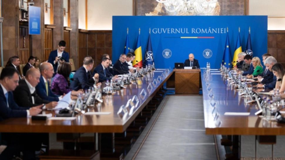 Revoltă în aparatul guvernamental. Angajații cer oficial urmărirea penală a premierului Bolojan și a ministrului Cseke Attila DOCUMENT