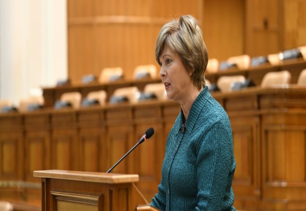 Florica Cherecheș: Îndemn elevii și studenții să continue studiul individual; sunt sigură că autoritățile vor găsi soluția optimă privind anul școlar