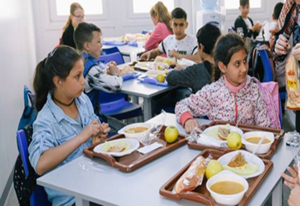 PNL: Începând cu anul şcolar 2023-2024, cel puţin un milion de elevi vor beneficia de o masă gratuită la şcoală